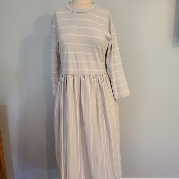 Roolee Dresses & Skirts - Roolee Mom White & Cream nursing dress